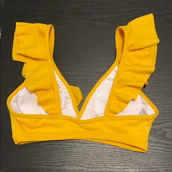 Small highwaisted Mustard Cupshe ruffle bikini set - Picture 2 of 6